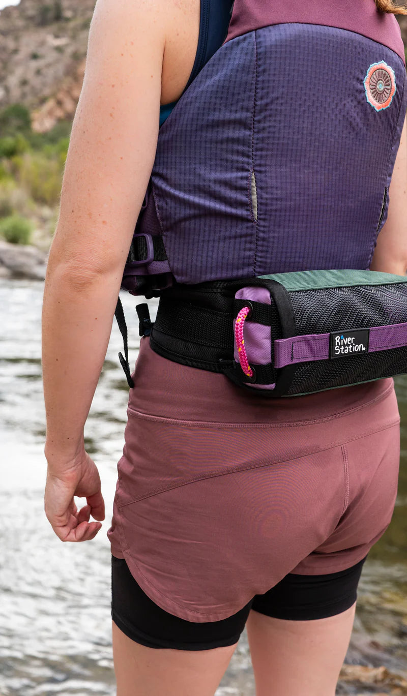River Station GuideLaunch Waist Throw Bag - Jet Black/Gold