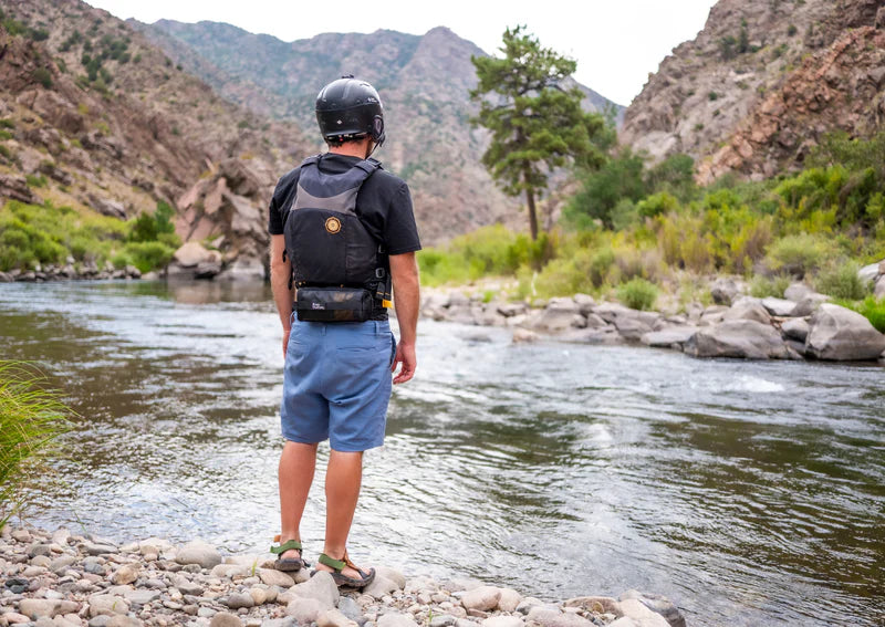 River Station GuideLaunch Waist Throw Bag - Jet Black/Gold